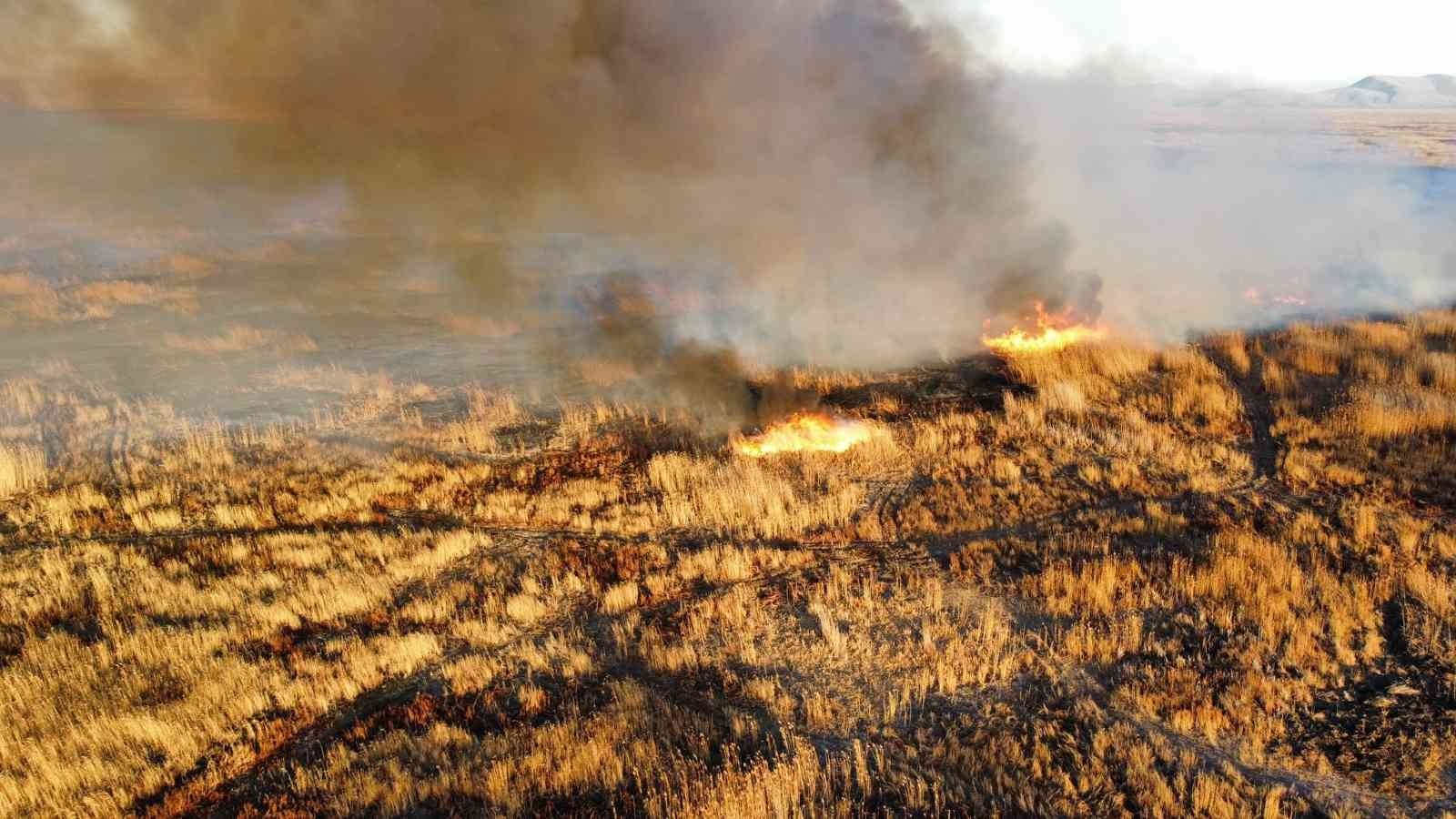 GEÇTİĞİMİZ YIL SIKLIKLA ÇIKAN YANGINLARLA GÜNDEME GELEN EBER GÖLÜ’NDE YİNE
