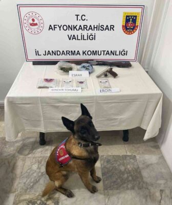 AFYONKARAHİSAR’DA JANDARMA TARAFINDAN GERÇEKLEŞTİRİLEN UYUŞTURUCU OPERASYONUNDA BİRİ 60 YAŞINDAKİ 2