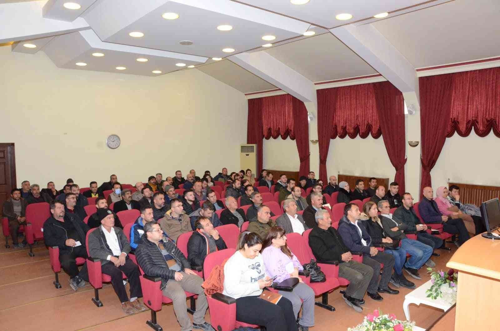 AFYONKARAHİSAR’DA BESİCİLERE VE FİRMA TEMSİLCİLERİNE YÖNELİK ÇİĞ SÜT DESTEKLEMELERİ BİLGİLENDİRME