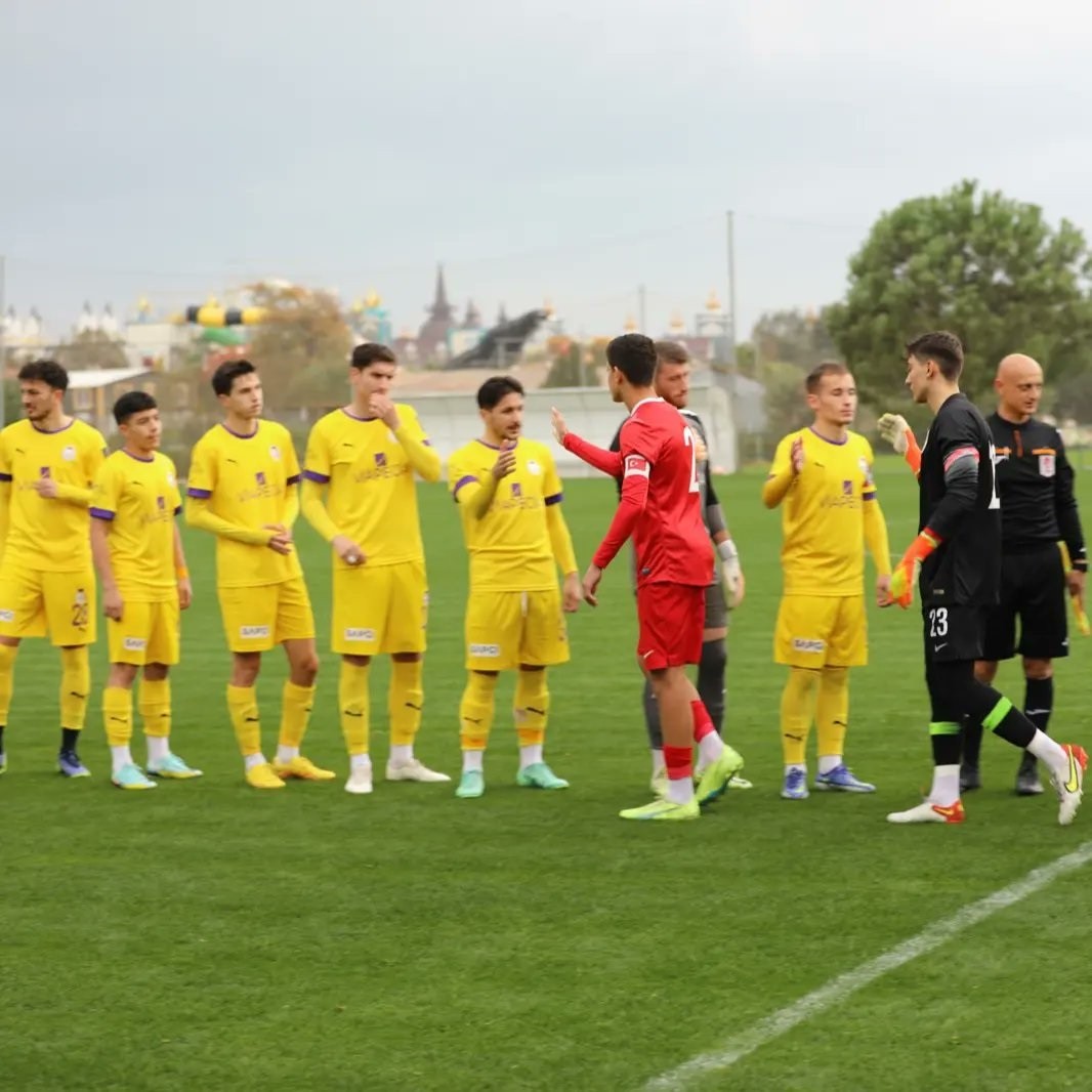 TFF 2. LİG EKİPLERİNDEN AFYONSPOR, ANTALYA KAMPINI TAMAMLAYARAK KENTE DÖNDÜ.