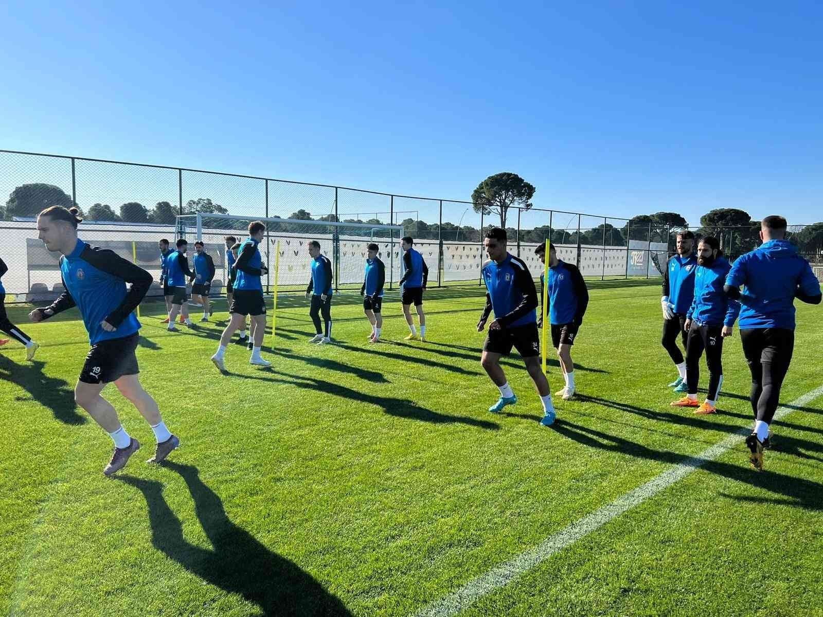 DEVRE ARASI KAMPI İÇİN ANTALYA’DA BULUNAN AFYONSPOR HAZIRLIKLARINI HIZ KESMEDEN