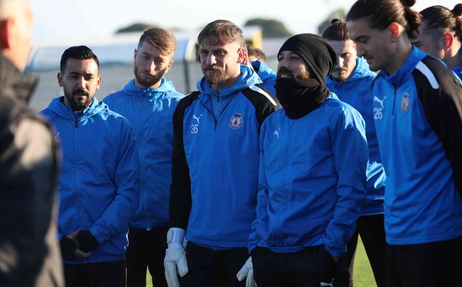 DEVRE ARASI HAZIRLIKLARINI ANTALYA’DA GİRDİĞİ KAMPTA SÜRDÜREN AFYONSPOR HÜCUM-SAVUNMA ÇALIŞMASI