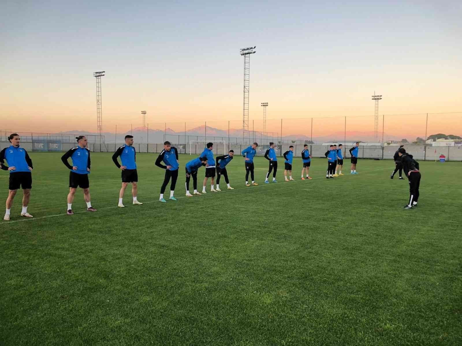 TFF 2. LİG EKİPLERİNDEN AFYONSPOR’UN DEVRE ARASI KAMPI ANTALYA’DA BAŞLADI.