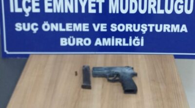 BOLVADİN İLÇE EMNİYET MÜDÜRLÜĞÜ EKİPLERİ ŞÜPHELİ ARAÇTA RUHSATSIZ SİLAH ELE