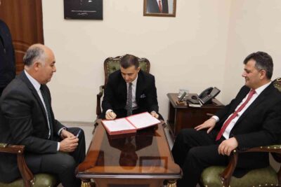 AFYONKARAHİSAR’IN EMİRDAĞ İLÇESİNDE BELEDİYE TARAFINDAN YAPTIRILAN İKİ HALI SAHA BEDELSİZ