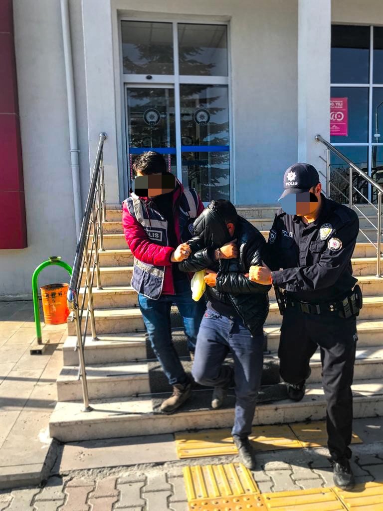 AFYONKARAHİSAR’DA 18 YAŞINDAN KÜÇÜK BİR KADININ EVDE ZORLA TUTULDUĞU İHBARINA