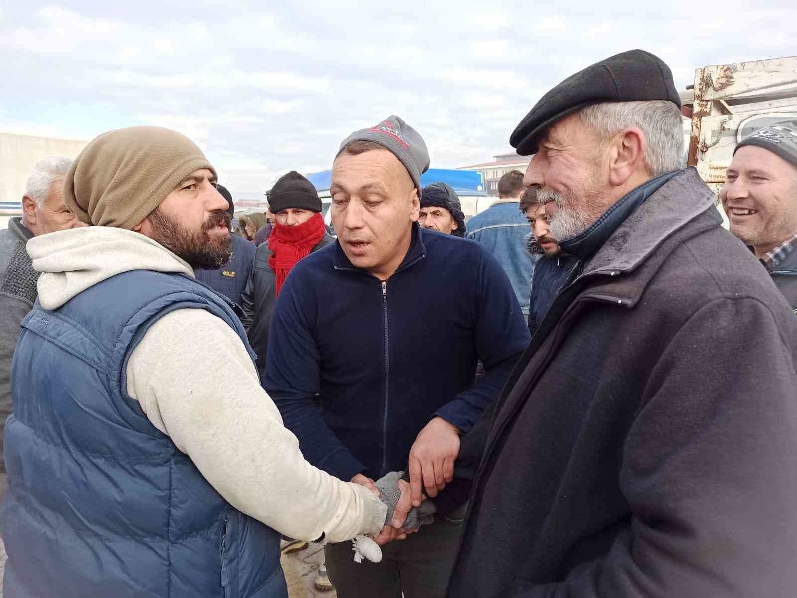 KÜÇÜKBAŞ HAYVAN PAZARINDA KIŞ MEVSİMİ OLMASI RAĞMEN ALIŞVERİŞLER HIZLANDI