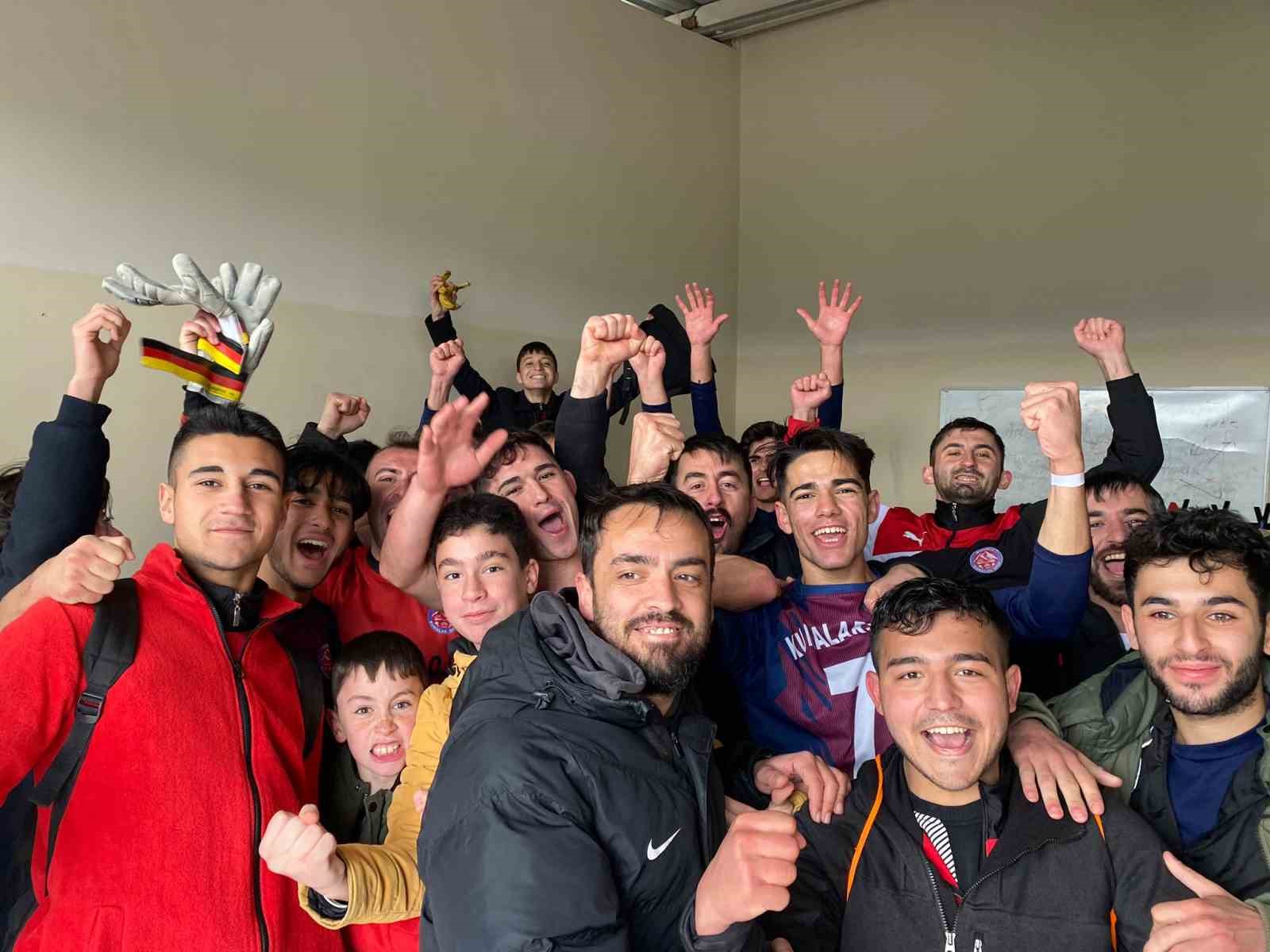SANDIKLI KUMALAR SPOR, PLAY-OFF KARŞILAŞMASINDA 4 MAÇI DA KAZANARAK SÜPER