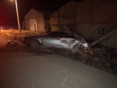 AFYONKARAHİSAR'DA KONTROLDEN ÇIKARAK TAKLA ATIP ŞARAMPOLE GİREN OTOMOBİLDE 1 KİŞİ
