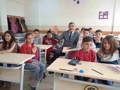 153 ÖĞRENCİ İÇİN DERS ZİLİNİN ÇALDIĞI AFYONKARAHİSAR’DA 634 DEPREMZEDE ÖĞRENCİ