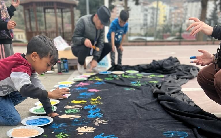 ‘Her Oyuncak Mutlu Bir Çocuk’ kampanyasına Afyonkarahisar yoğun ilgi gösterdi.