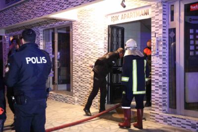 AFYONKARAHİSAR KENT MERKEZİNDE BİR APARTMANIN BİRİNCİ KATINDA YANGIN ÇIKTI. YANGIN