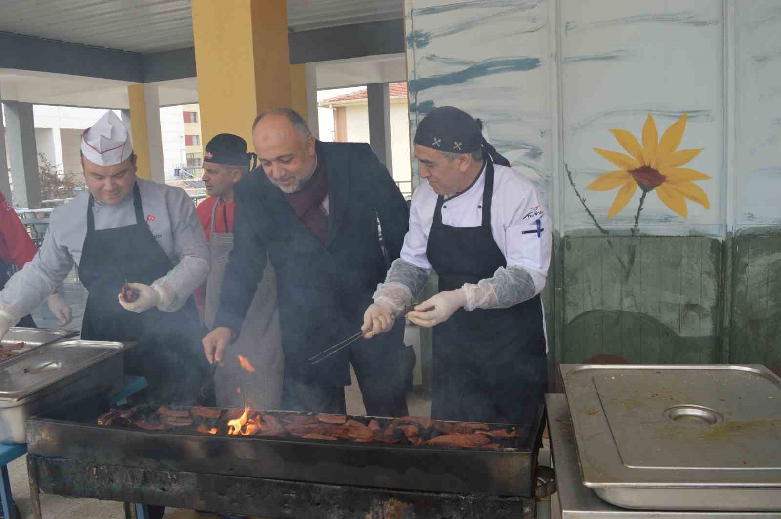 AFYONKARAHİSAR’DAKİ KREDİ VE YURTLAR KURUMU’NA BAĞLI YURTLARDA KALAN DEPREMZEDELERİN SOSYAL