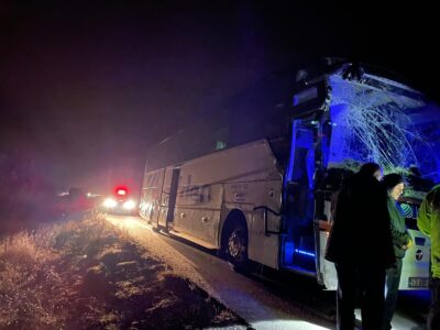 AFYONKARAHİSAR (AA) – Afyonkarahisar'ın İhsaniye ilçesindeki iki trafik kazasında 6
