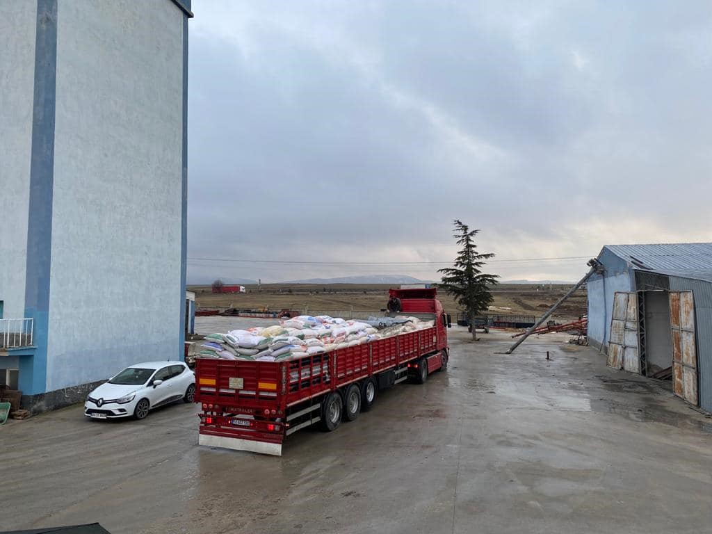 AFYONKARAHİSAR İL TARIM VE ORMAN MÜDÜRLÜĞÜ TARAFINDAN AFET BÖLGESİNDEKİ BÜYÜK