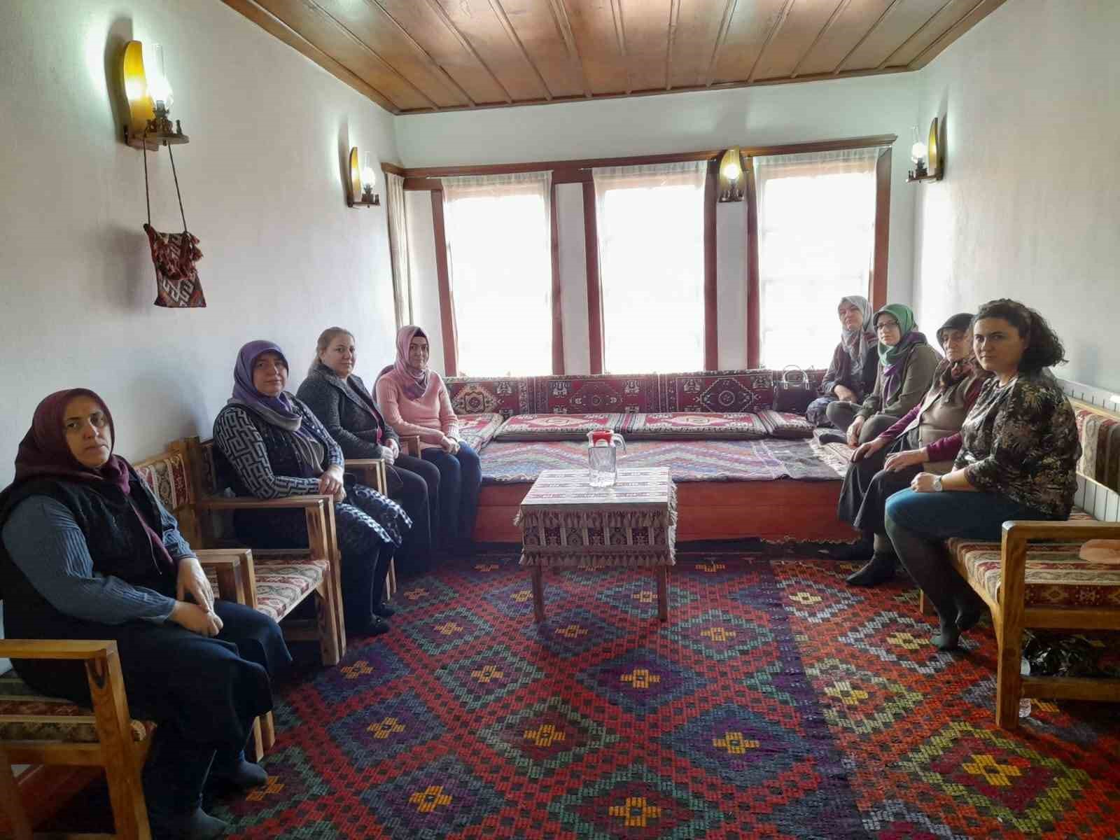AFYONKARAHİSAR SANDIKLI KADIN KÜLTÜR EVİ’NDE KADINLARA YÖNELİK “AİLEDE BÜTÇE YÖNETİMİ”