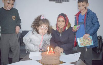 Yaşanan büyük depremin ardından evleri hasar gören ve Afyonkarahisar’da bulunan