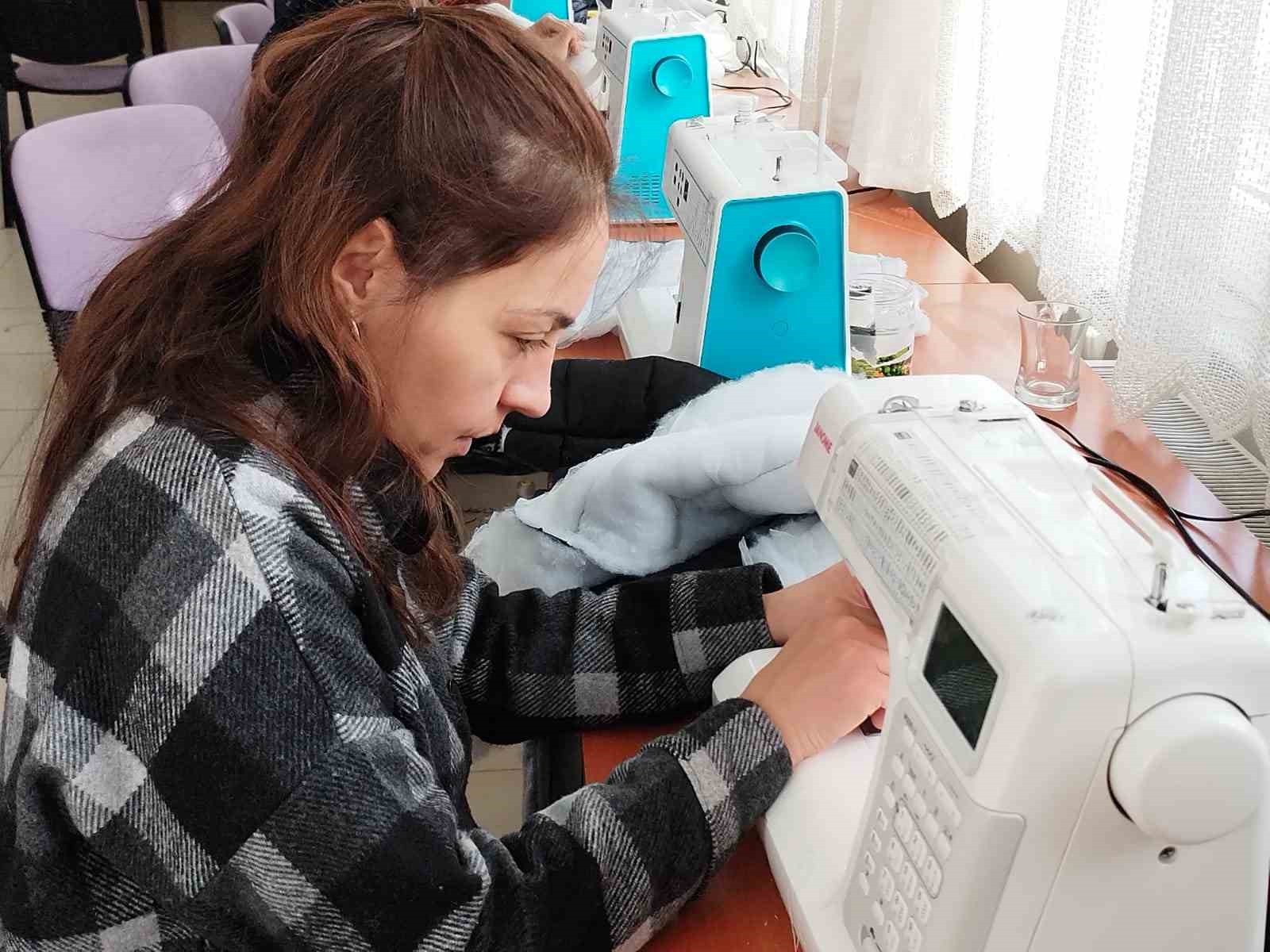 DEPREMDEN ETKİLENEN AFETZEDELER İÇİN HAREKETE GEÇEN AFYONKARAHİSAR'IN ŞUHUT HALK EĞİTİM