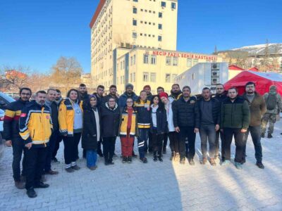 AFYONKARAHİSAR’DAN DEPREM BÖLGESİNE GİDEN UZMAN HEKİMLER GÖREVLERİNİ TAMAMLAYARAK KENTE GERİ