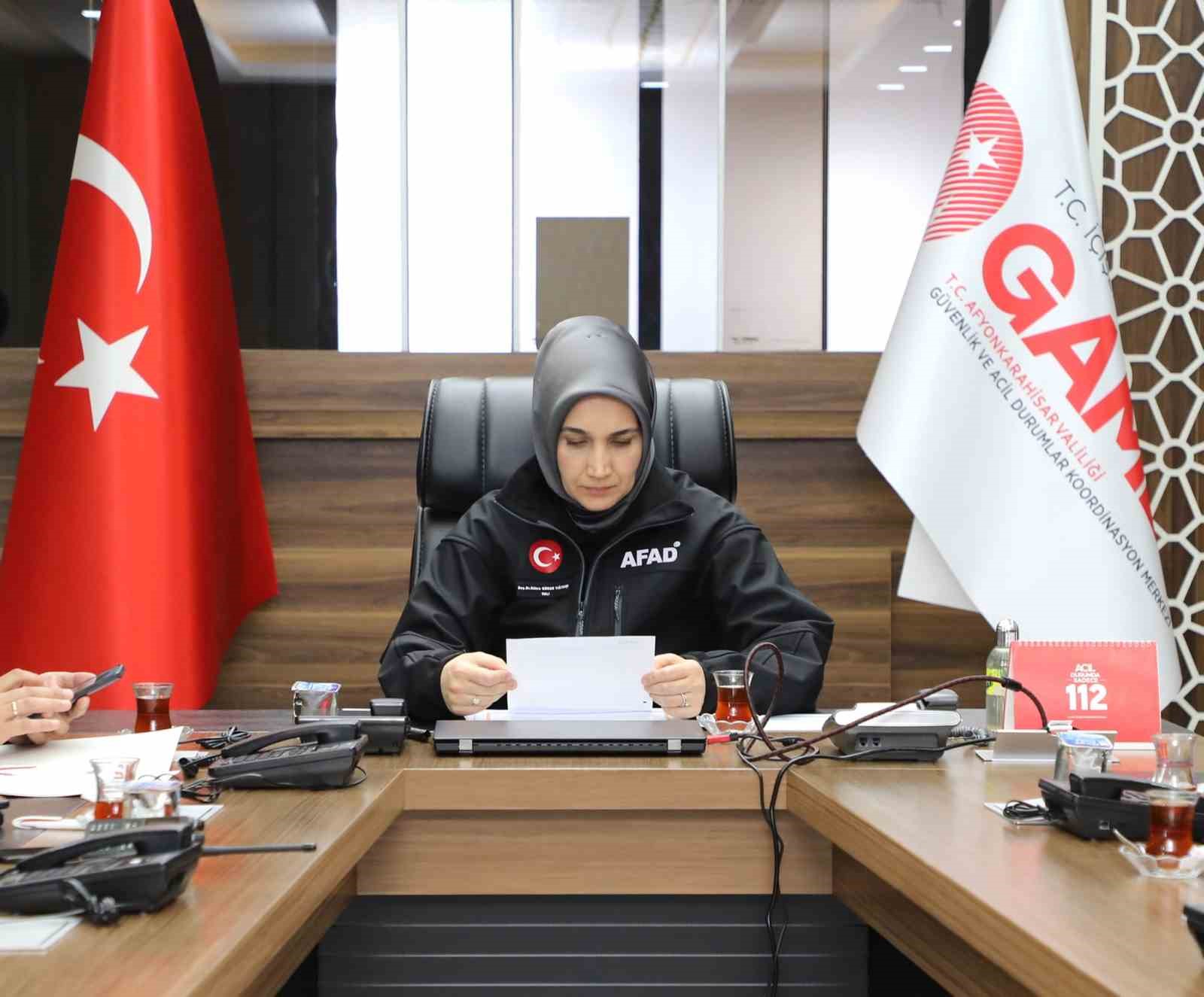 AFYONKARAHİSAR VALİSİ KÜBRA GÜRAN YİĞİTBAŞI, 7,4’LÜK DEPREMİN YAŞANDIĞI KAHRAMANMARAŞ BÖLGESİNE