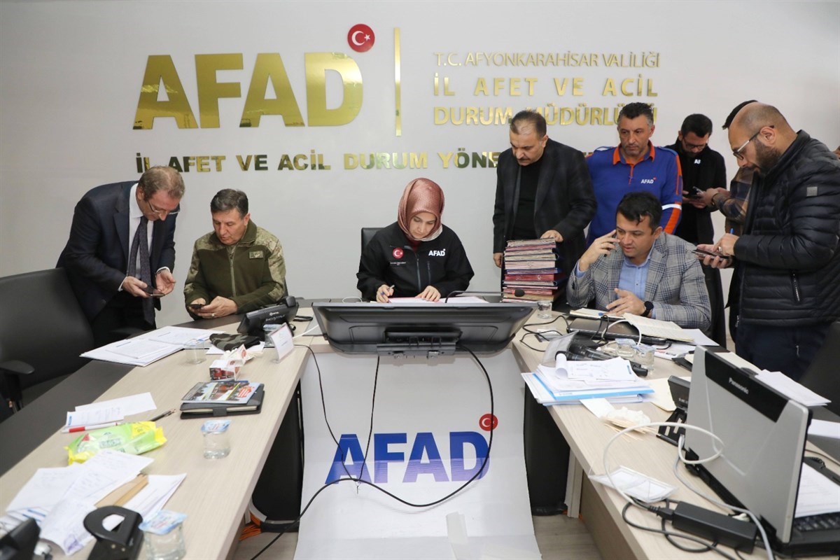 AFYONKARAHİSAR VALİSİ DOÇ. DR. KÜBRA GÜRAN YİĞİTBAŞI, AFET BÖLGESİNDEN KENTE