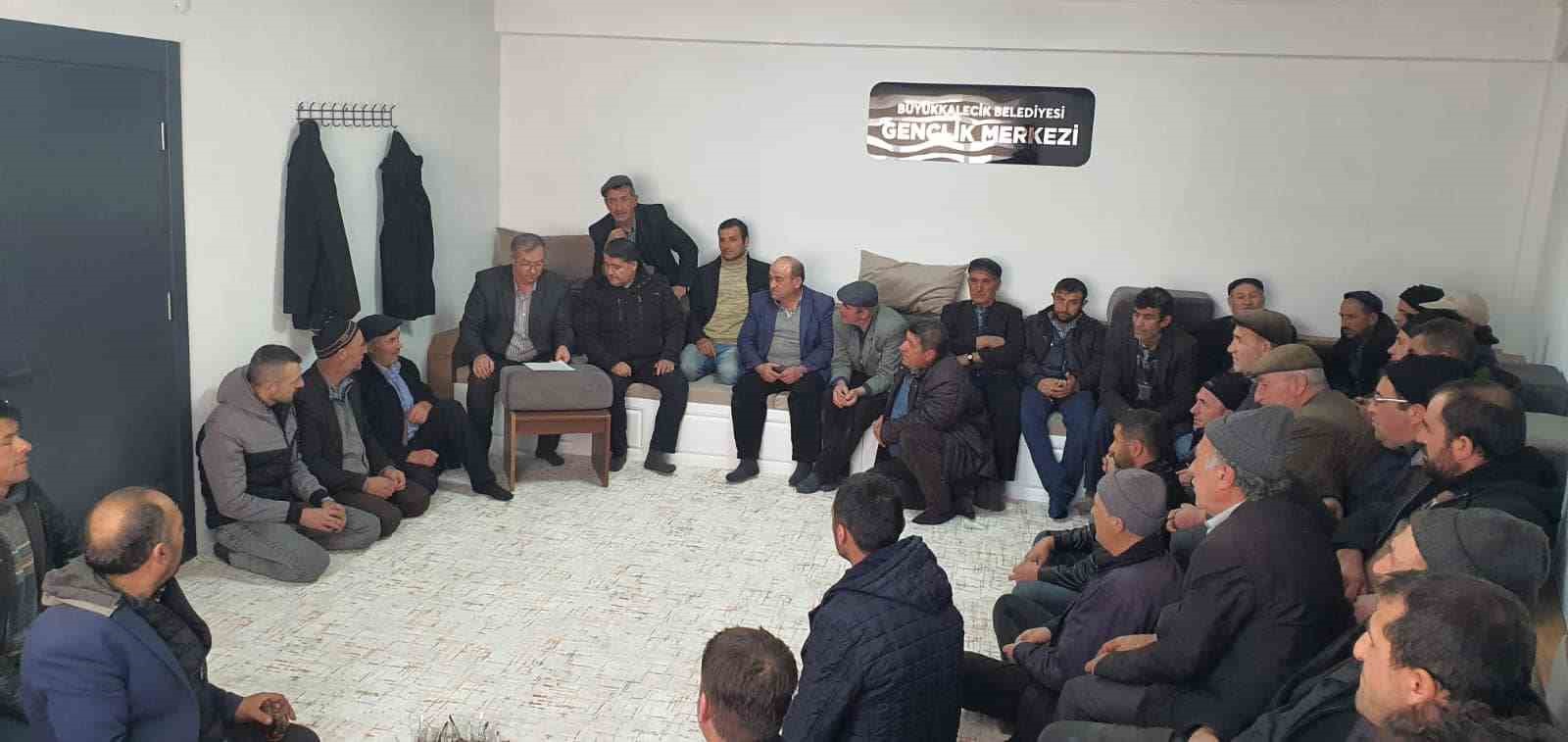 AFYONKARAHİSAR’DA ÇİFTÇİLERE YÖNELİK BAŞLATILAN YEM BİTKİLERİ DESTEKLEMELERİ EĞİTİM ÇALIŞMASI DEVAM