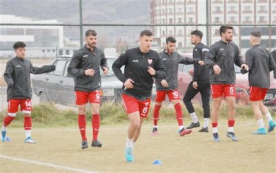 Afyonkarahisar Süper Amatör Ligi’nde şampiyonluğunu ilan eden Emirdağ’ın kırmızı beyazlı