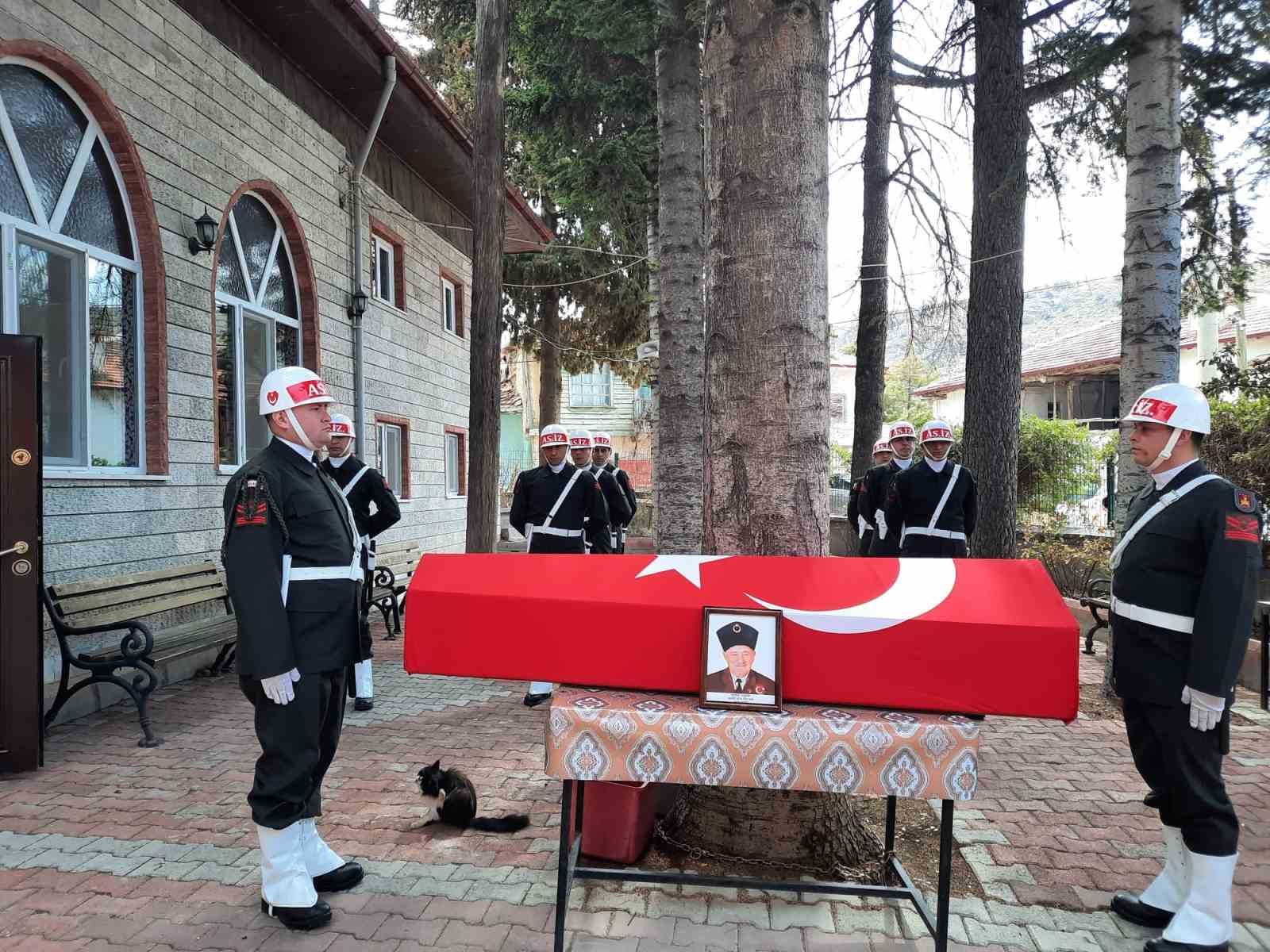 AFYONKARAHİSAR’IN DİNAR İLÇESİNDE HAYATINI KAYBEDEN 91 YAŞINDAKİ KORE GAZİSİ DÜZENLENEN