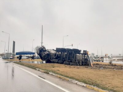 Afyonkarahisar Organize Sanayi Kavşağında meydana gelen trafik kazasında 1 kişi
