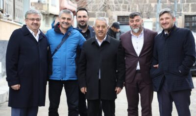 Belediye Başkanı Mehmet Zeybek, Cuma namazı ardından esnaflar ve vatandaşlar