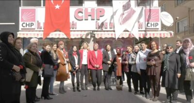 CHP İl Kadın Kolları Başkanı Sultan Erdem bir basın toplantısı