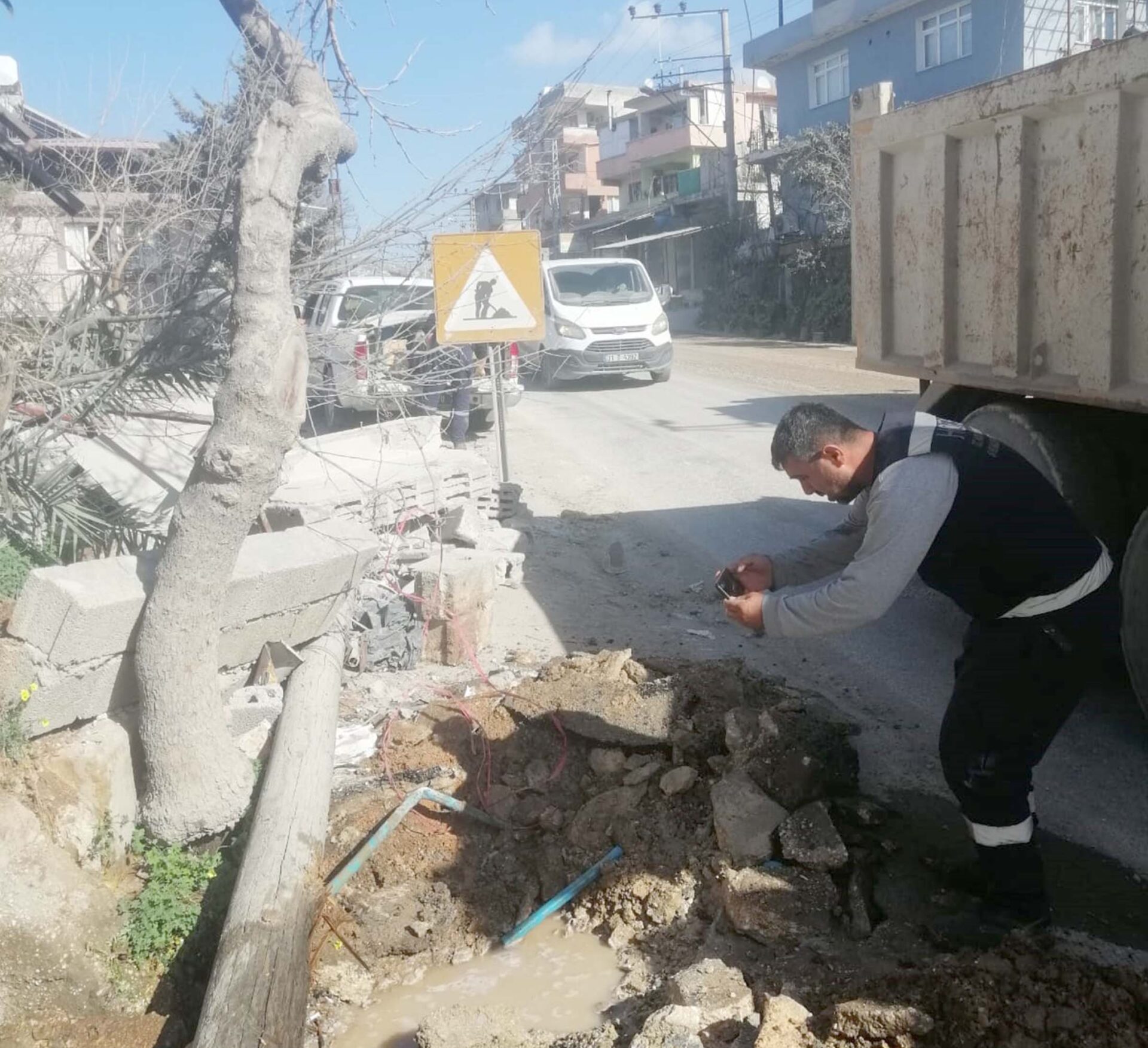 Çalışmalar sürüyor Afyonkarahisar İl Özel İdaresi’ne bağlı tesisat ekipleri deprem bölgesi Hatay’da,