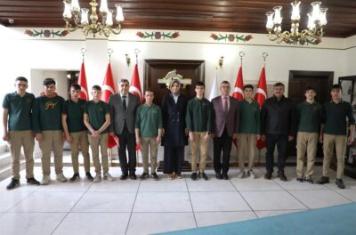 Afyonkarahisar Valisi Doç. Dr. Kübra Güran Yiğitbaşı depremzede vatandaşların ihtiyaçlarına