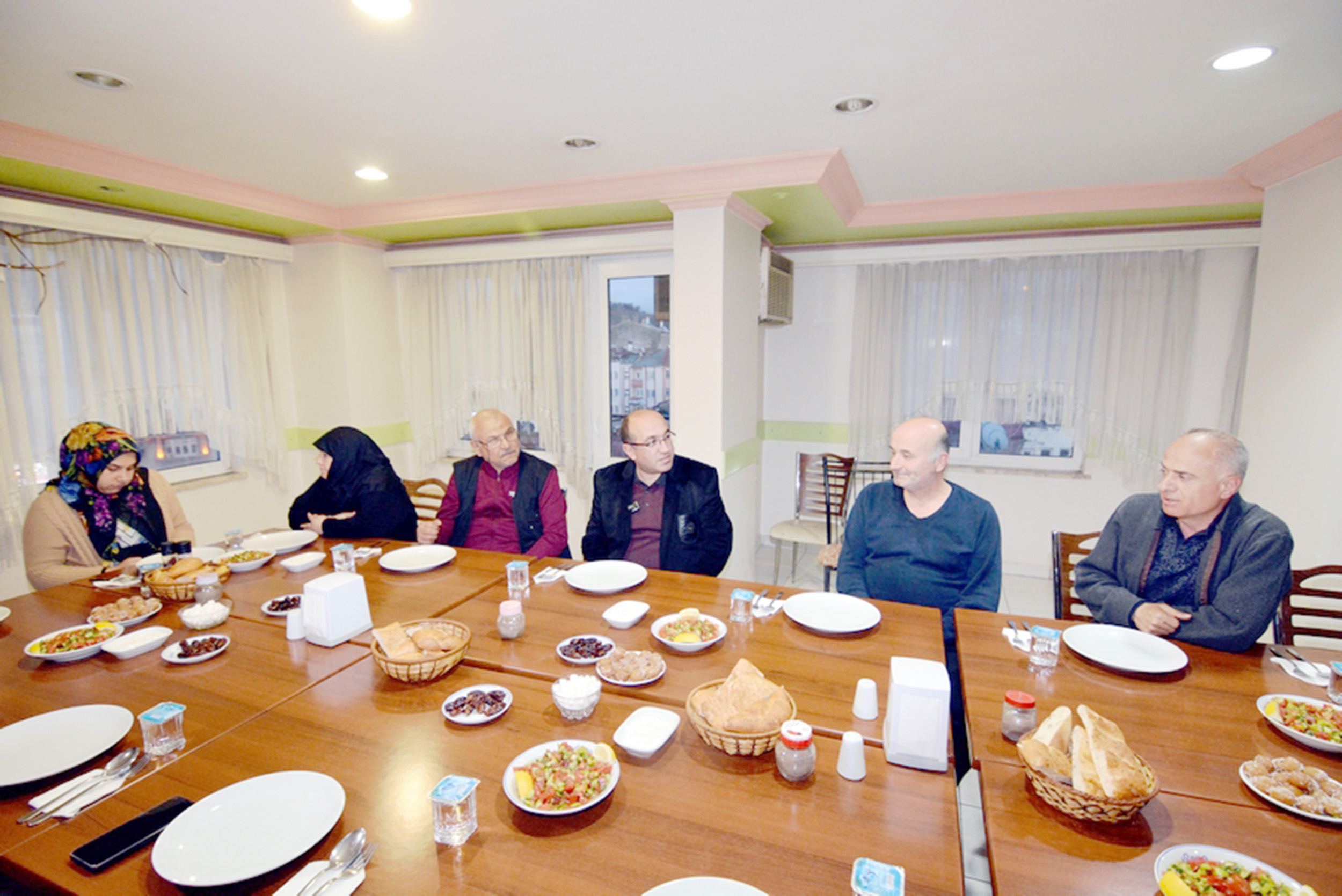Sandıklı Belediye Başkanı Dr. Mustafa Çöl, Ramazan ayı iftar sofralarında