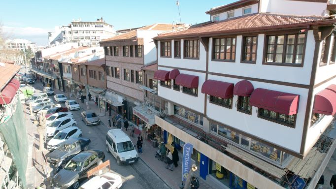 Afyonkarahisar’ın tarih kokan ticari yaşam merkezi, Belediye Başkanı Mehmet Zeybek’in