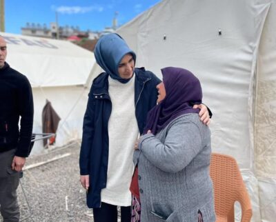Bir süreliğine deprem bölgesi Hatay Kırıkhan’da görevlendirilen Afyonkarahisar Valisi Kübra