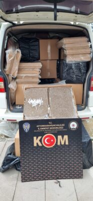AFYONKARAHİSAR (AA) – Afyonkarahisar'da 320 bin doldurulmuş makaron (filtreli sigara