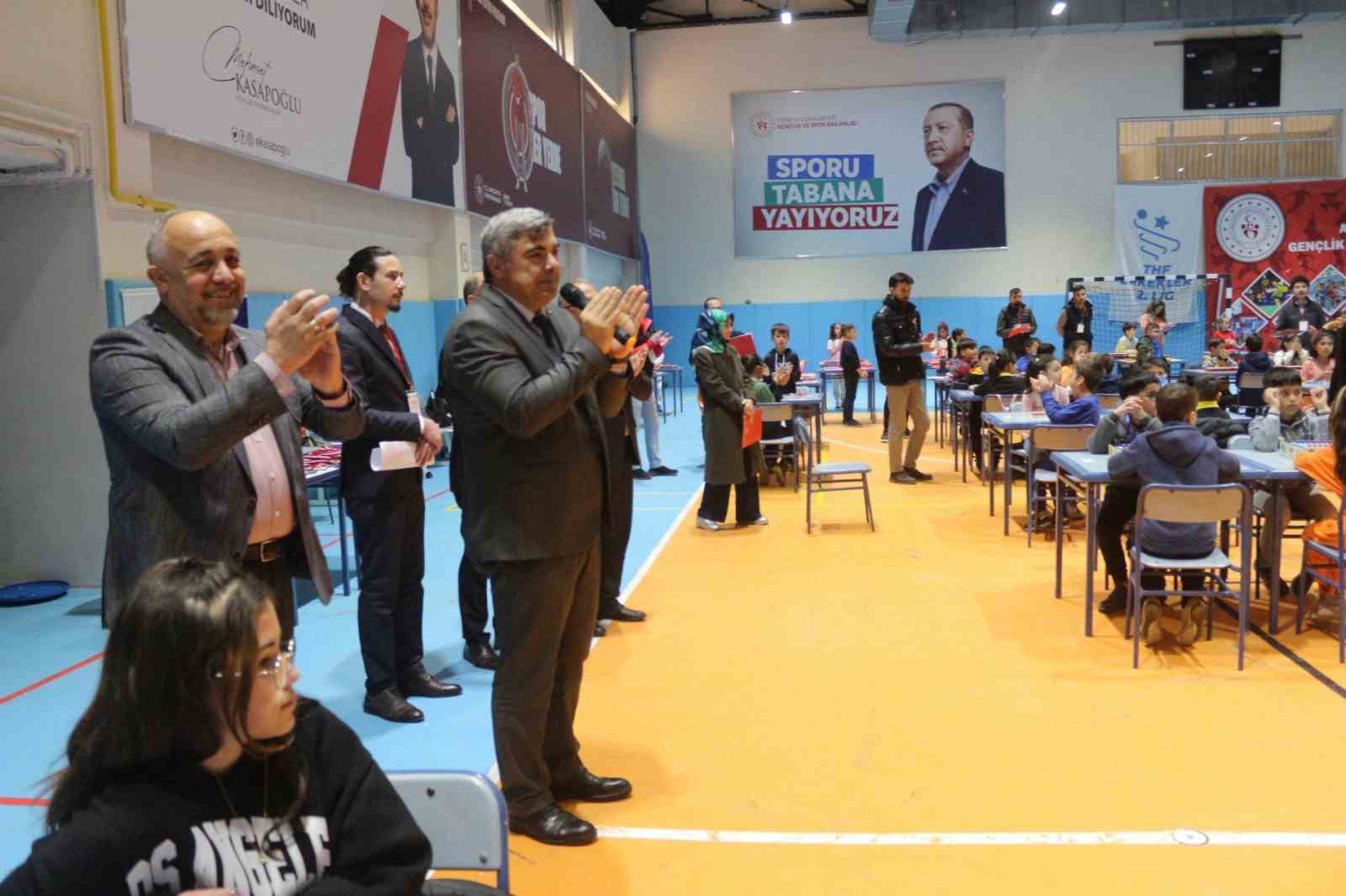 TÜRKİYE AKIL VE ZEKA OYUNLARI TURNUVASI AFYONKARAHİSAR ŞAMPİYONASI'NI 241 ÖĞRENCİ