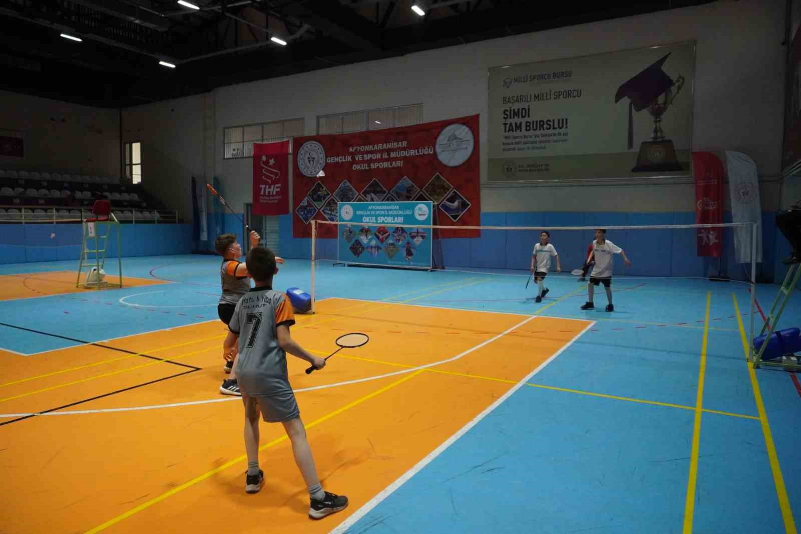 OKUL SPORLARI FAALİYET PROGRAMINDA BULUNAN KÜÇÜKLER BADMİNTON MÜSABAKALARI ÇİĞİLTEPE SPOR