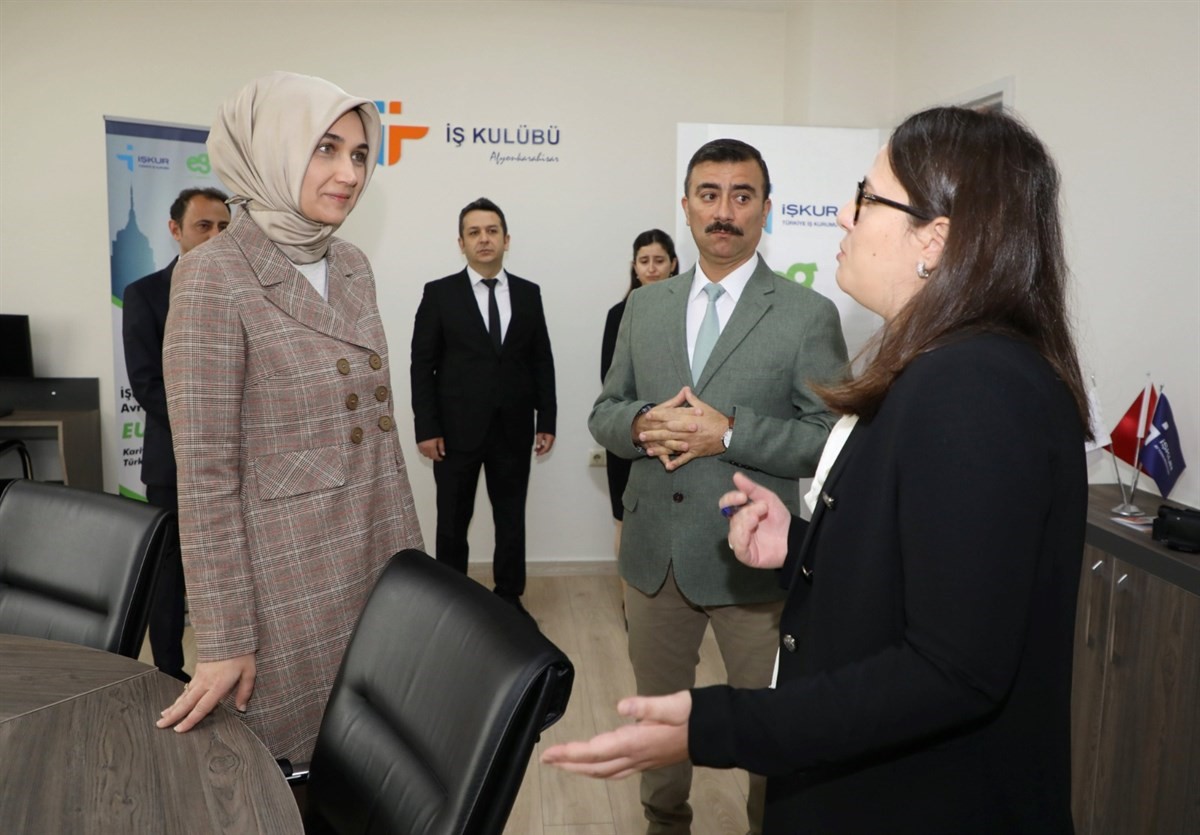 AFYONKARAHİSAR’DA DEPREMZEDELERİN İSTİHDAMA KATILMASINI YÖNELİK ÇALIŞMA BAŞLATILDI. ÇALIŞMADA İLK ETAPTA