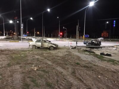 AFYONKARAHİSAR (AA) – Afyonkarahisar'da iki otomobilin çarpışmas sonucu yaralanan 3