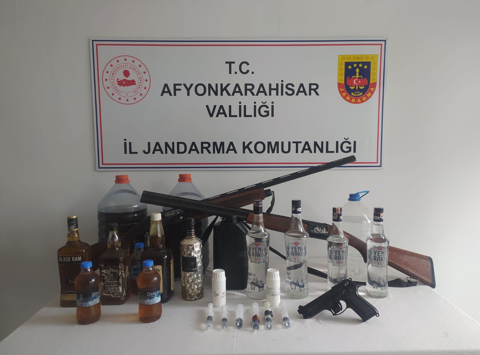 AFYONKARAHİSAR (AA) – Sultandağı ilçesine bağlı Dereçine beldesinde jandarma ekiplerince