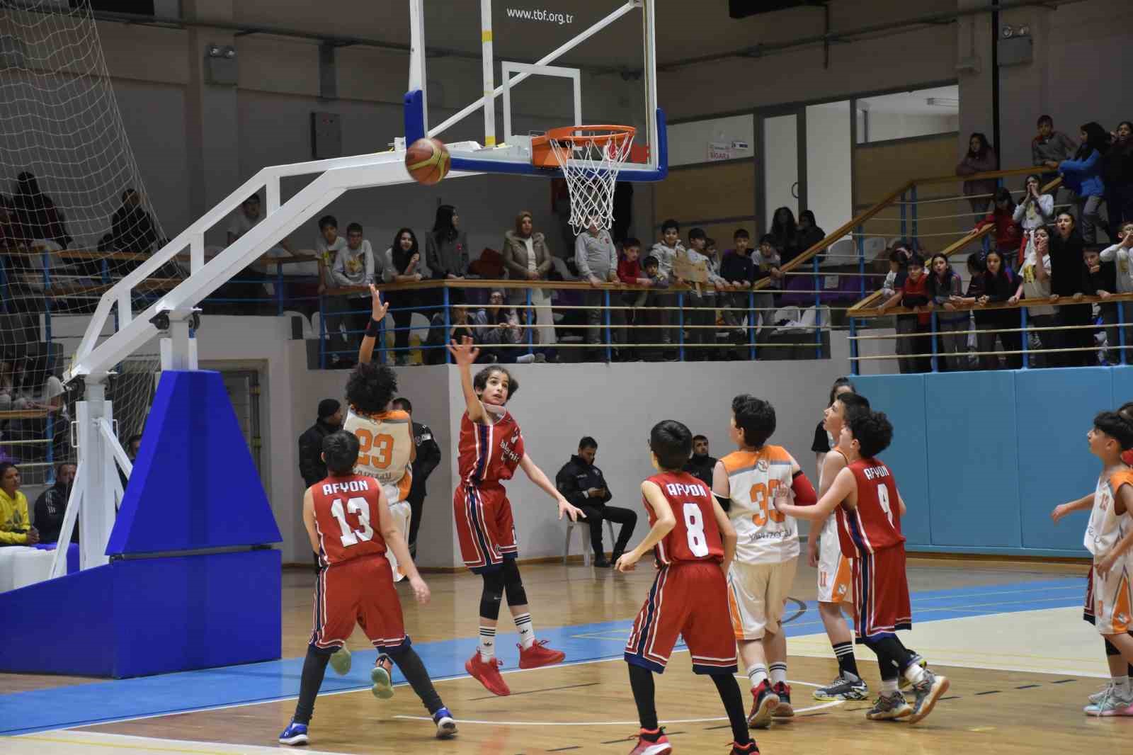 AFYONKARAHİSAR’DA KÜÇÜK ERKEK VE KIZ BASKETBOL MÜSABAKALARI SONA ERDİ. ERKEKLERDE