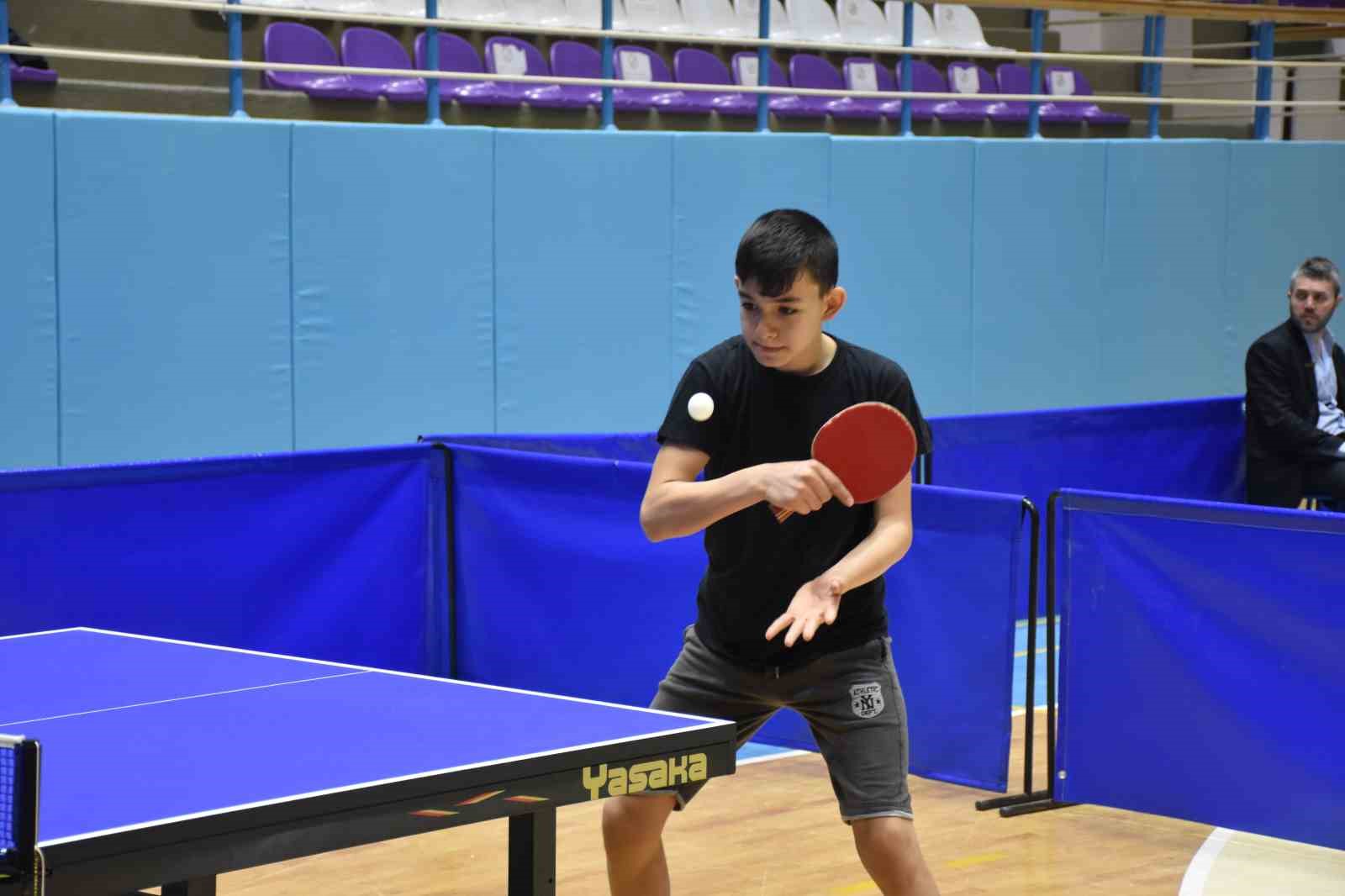 MASA TENİSİ BÜYÜKLER FERDİ İL BİRİNCİLİĞİ MÜSABAKALARI TINAZTEPE SPOR SALONUNDA