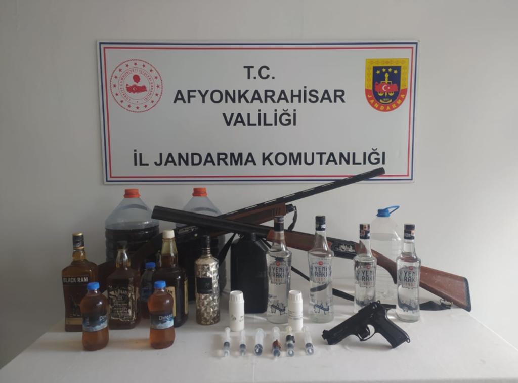 AFYONKARAHİSAR (AA) – Afyonkarahisar'ın Sultandağı ilçesinde sahte içki ticareti yaptığı
