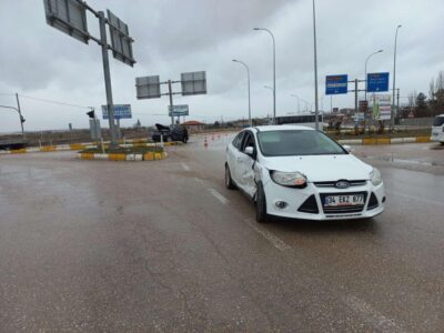 AFYONKARAHİSAR (AA) – Afyonkarahisar'da iki otomobilin çarpışması sonucu 4 kişi