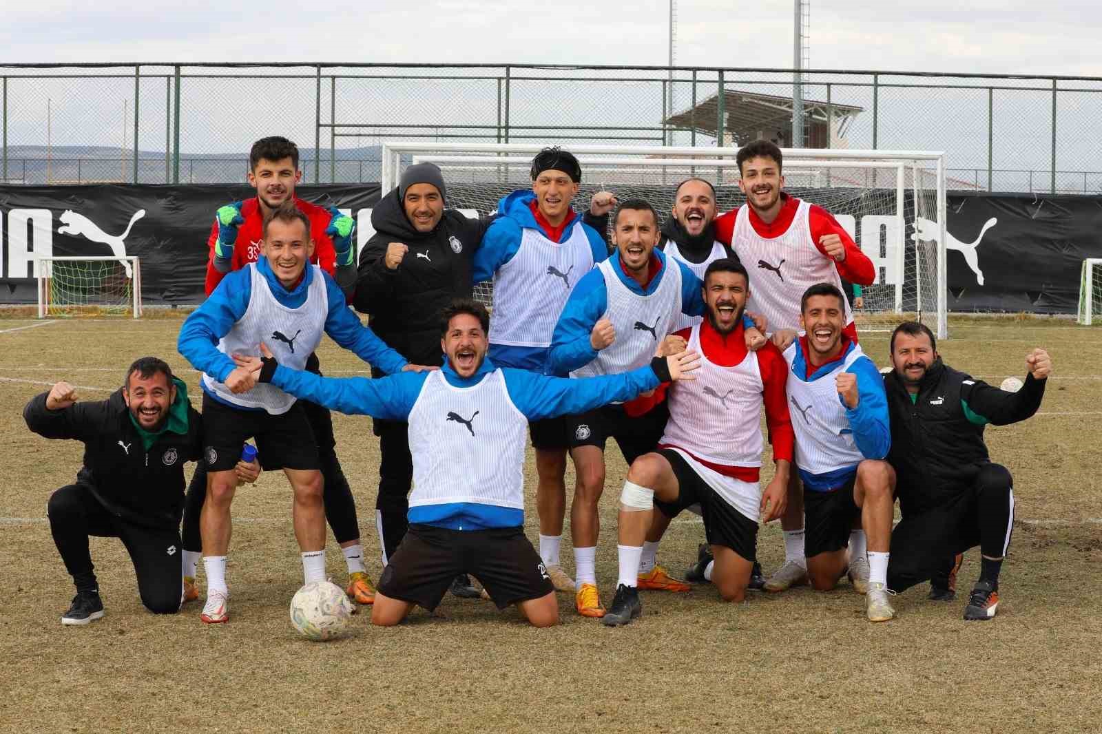 TFF 2. LİG EKİPLERİNDEN AFYONSPOR DEPLASMANDA OYNAYACAĞI AMEDSPOR MAÇI HAZIRLIKLARINI