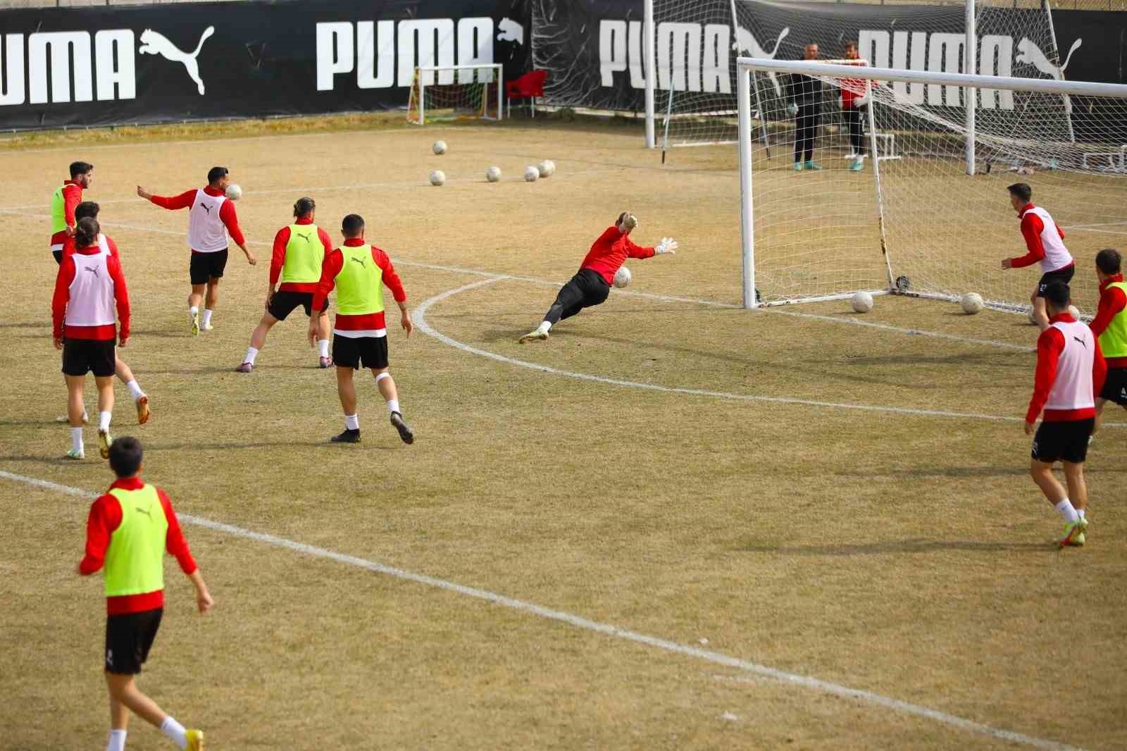 TFF 2. LİG EKİPLERİNDEN AFYONSPOR, SİVAS BELEDİYESPOR MAÇI HAZIRLIKLARINA DEVAM