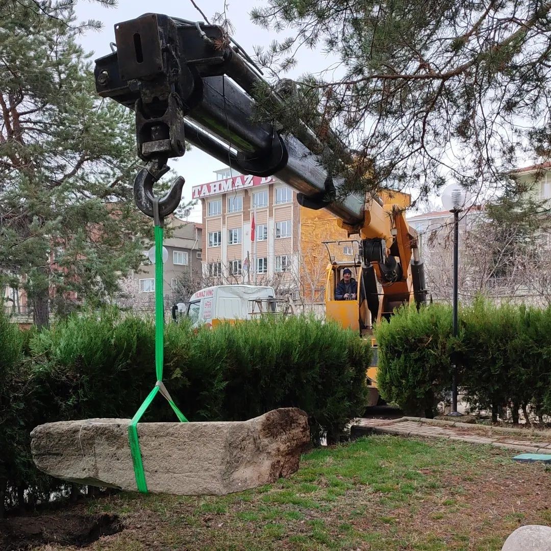 AFYONKARAHİSAR ARKEOLOJİ MÜZESİ’NDEKİ ESERLER YENİ YAPILAN MÜZEYE TAŞINMAYA BAŞLANDI.