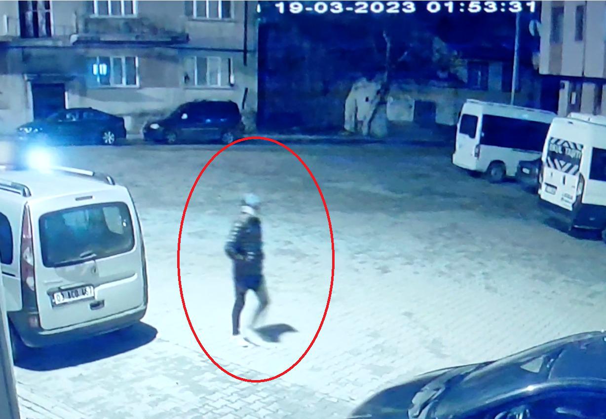 Afyonkarahisar İl Emniyet Müdürlüğü’ne bağlı ekipler, Afyonkarahisar’da araçların lastiklerini kesici